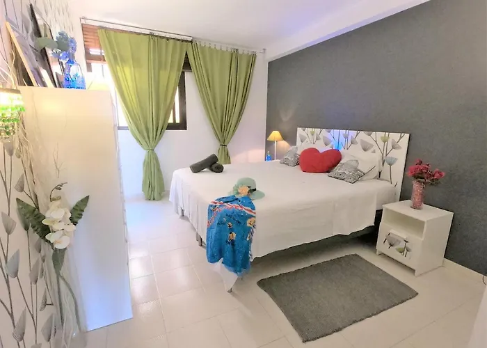 Charming Sunset View Heater Pool Apartment